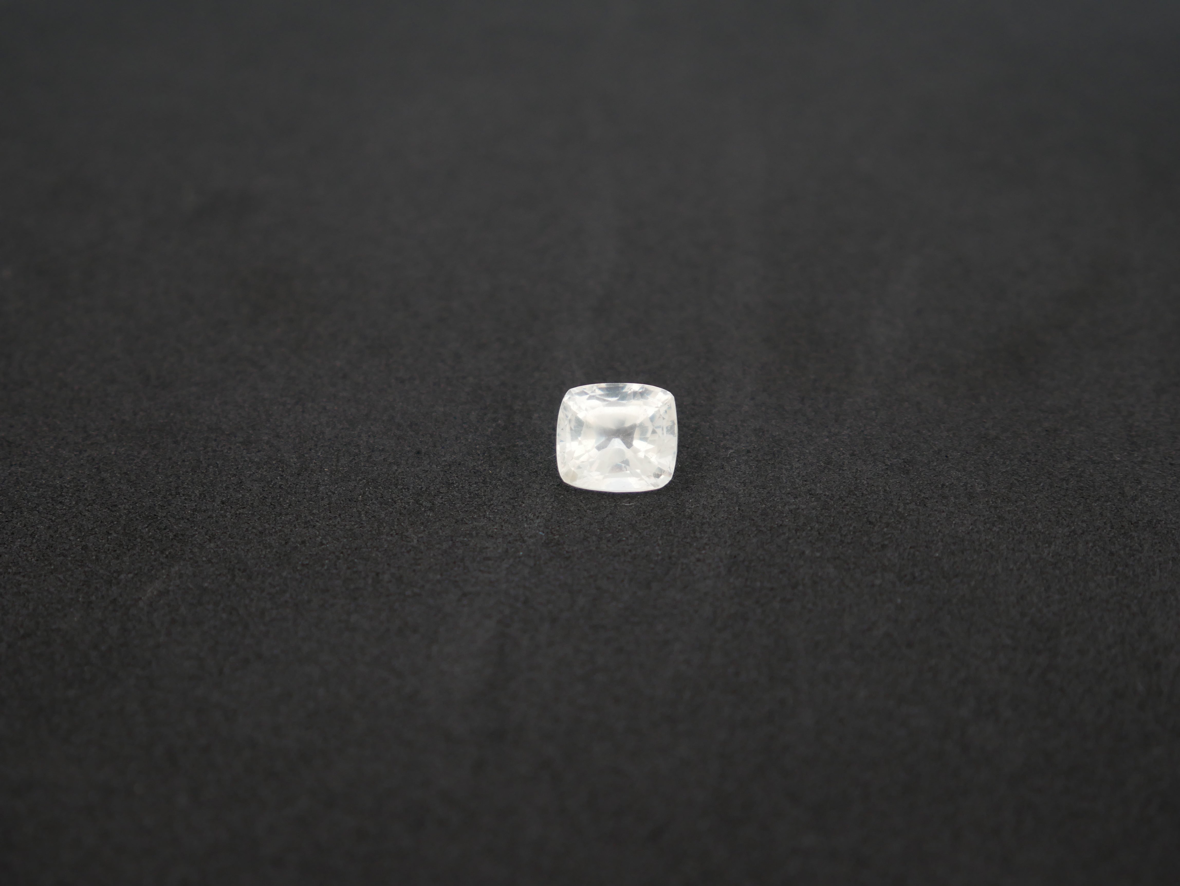 Sri Lanka White Sapphire - 06.97 Carat
