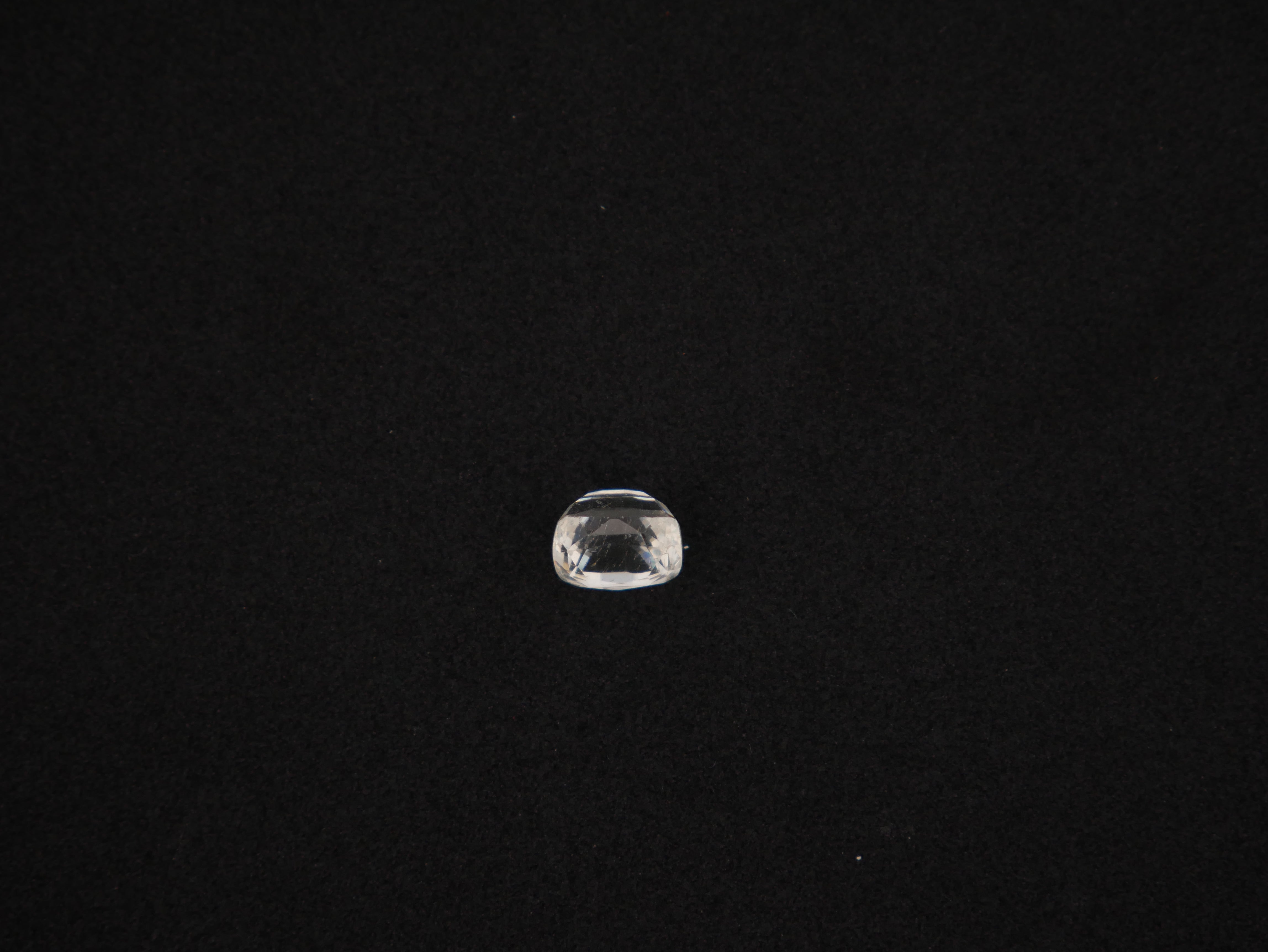 Sri Lanka White Sapphire - 07.47 Carat