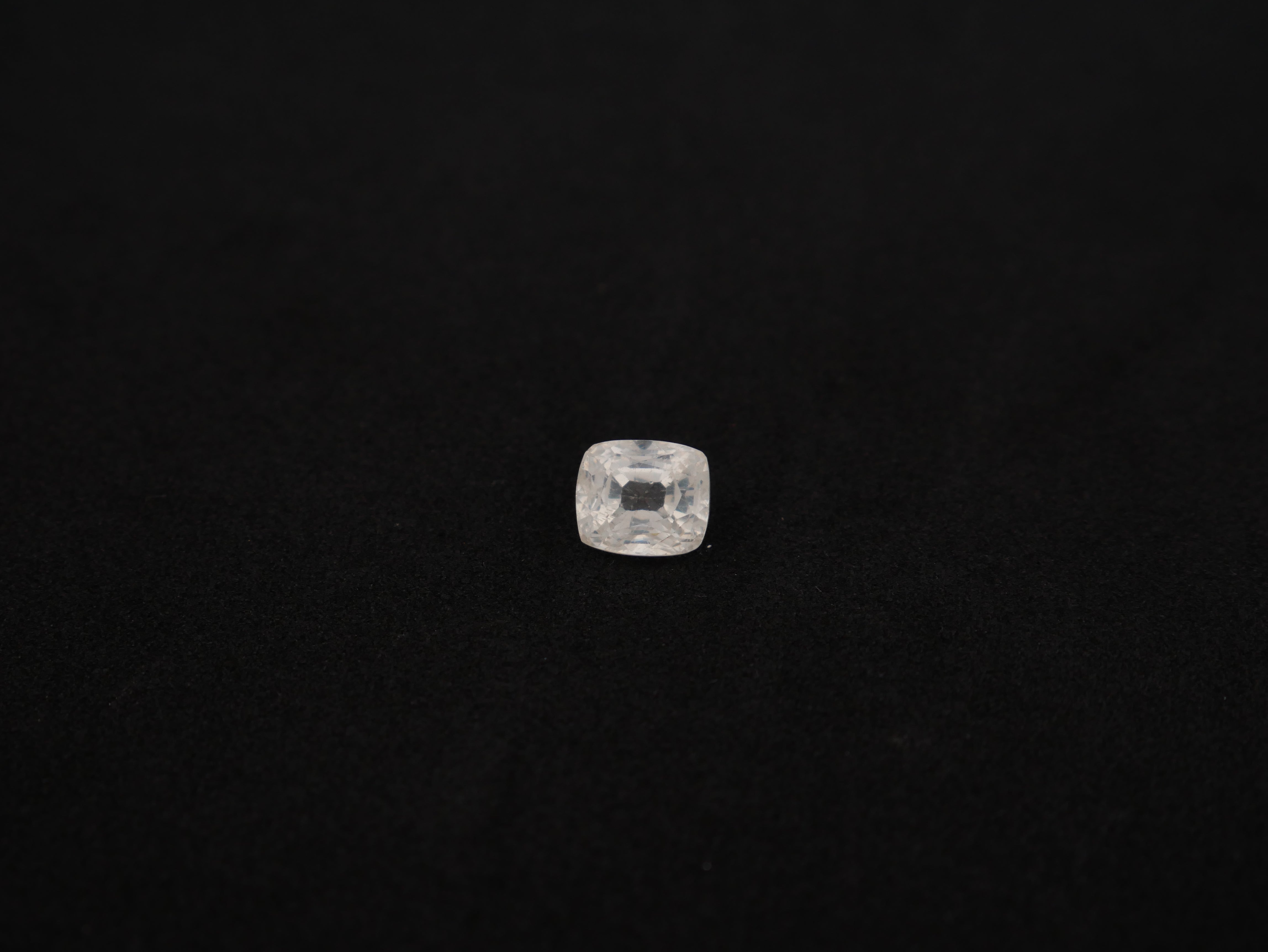 Sri Lanka White Sapphire - 07.47 Carat